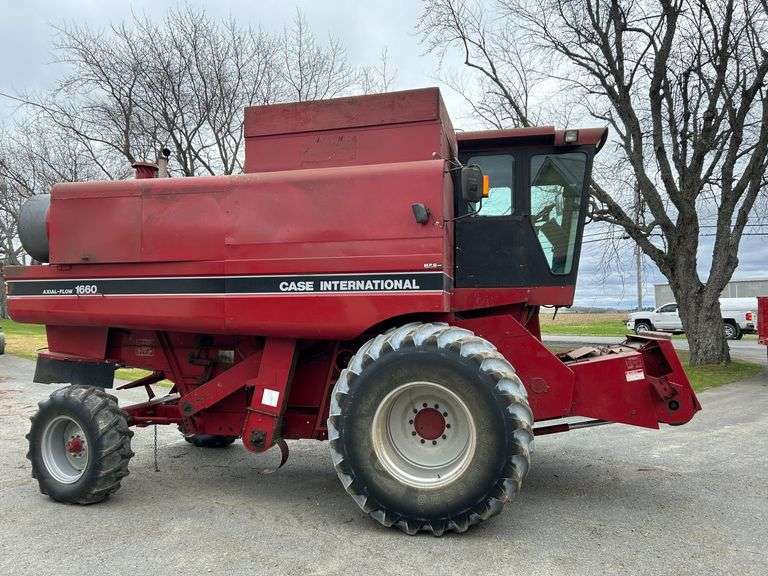 1992 Case IH 1660 combine with 20' head - Gregg Auctions