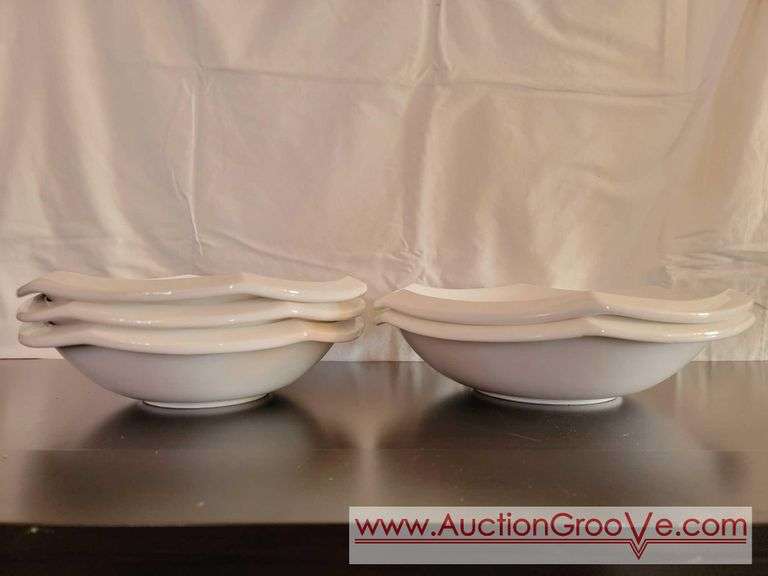 5 Ceriart Made in Portugal Bowls. Three 12 inch and two 14 inch bowls