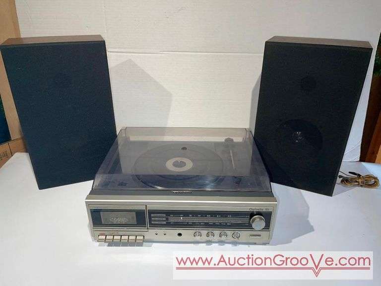 Vintage Realistic stereo. AM/FM, Cassette & turntable . Radio works as ...