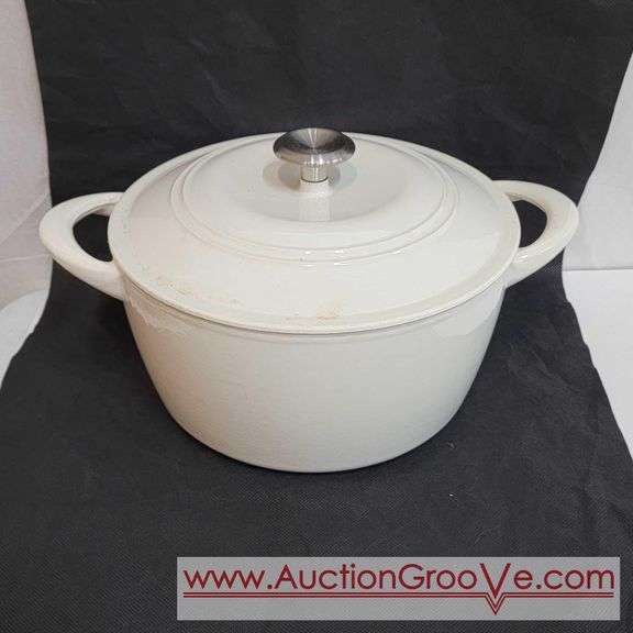 6.5 Quart Cast Iron Enameled Dutch Oven. made in China. very heavy