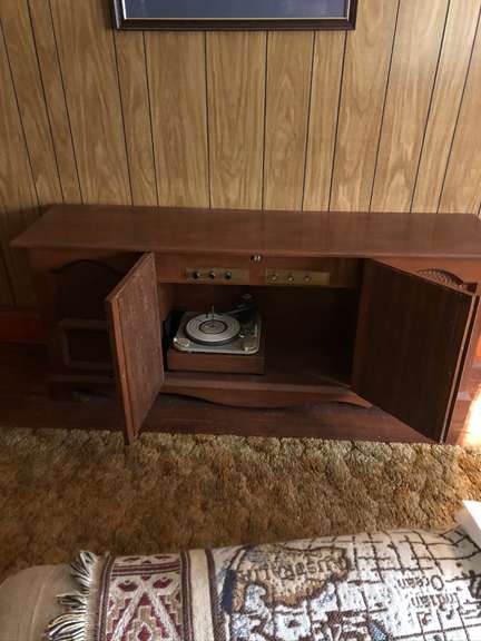Stereo with Turn Table