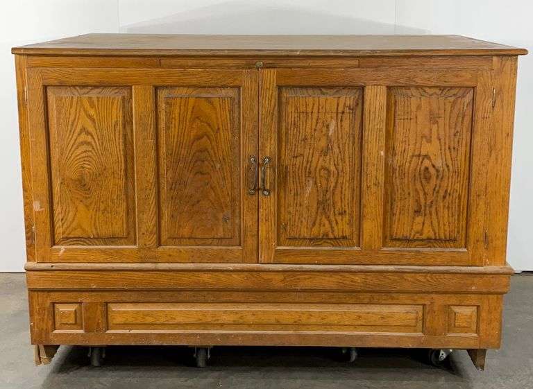 Extra large 61x37x42, condition as shown, wheeled carts do not