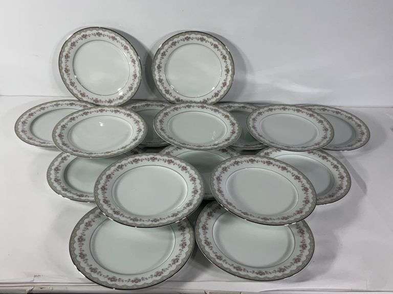 Noritake China made in Japan dishware. 16 Plates Hash Auctions
