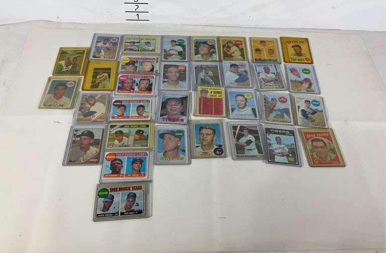 1960’s Topps Baseball cards. All in Top Loaders.Frank Howard,Don