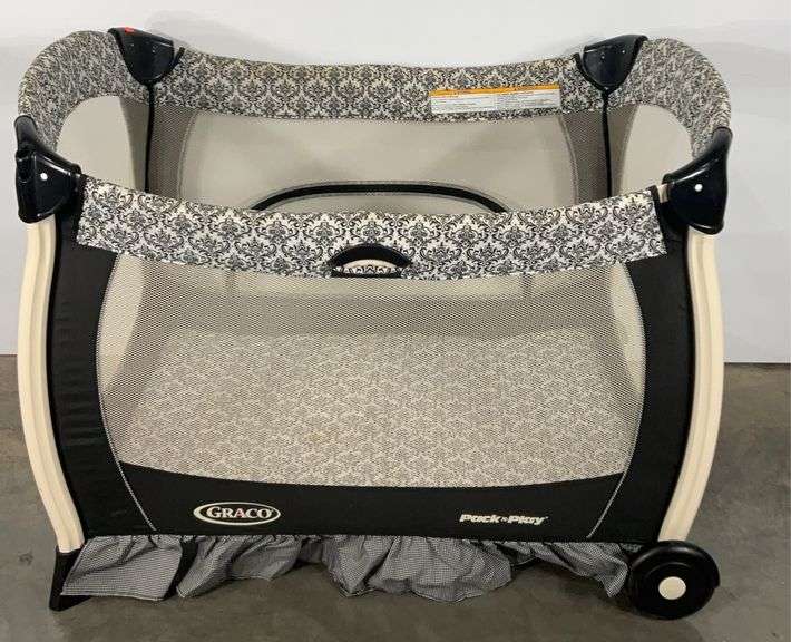 Graco Pack and Play, pretty black and white design Hash Auctions