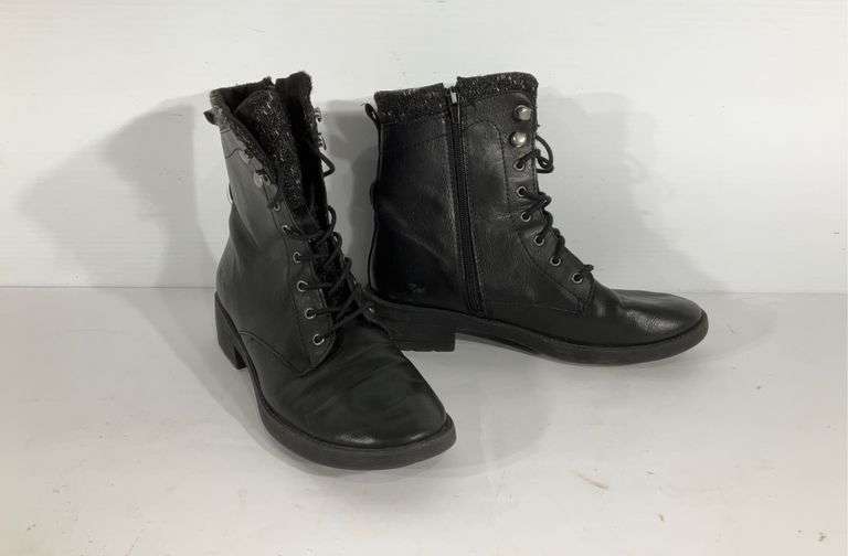 Size 9 Rocket Dog boots with zipup sides Hash Auctions