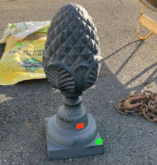 Iron pineapple decor 22”tall Hash Auctions