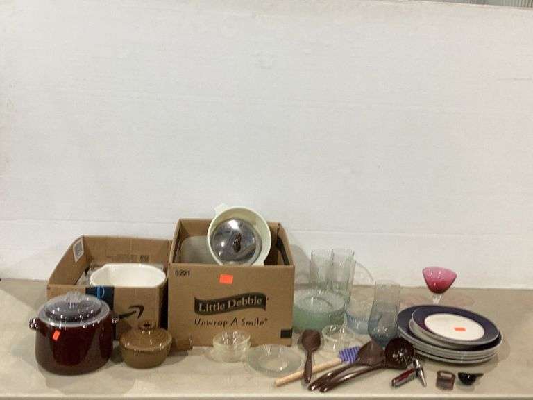 Kitchenware Lot, Includes Plates, Muffin Trays, Utensils, etc. Hash Auctions