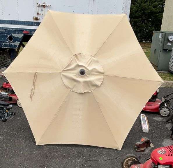 Umbrella w/ stand (seller code p9) Hash Auctions