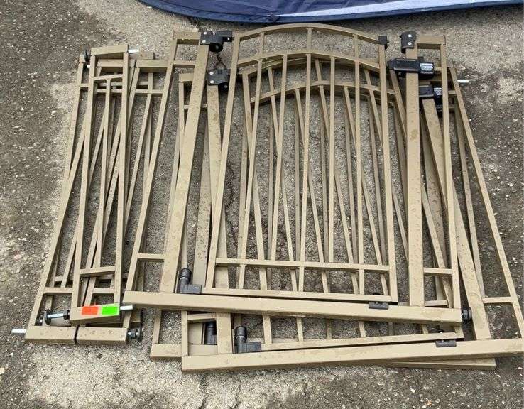 Windsor arch pet/kid gates (3) (seller code D5) Hash Auctions