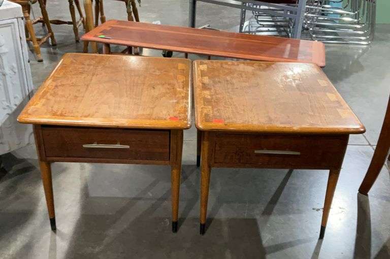 Pair of Lane Furniture End Tables with Drawer. Hash Auctions