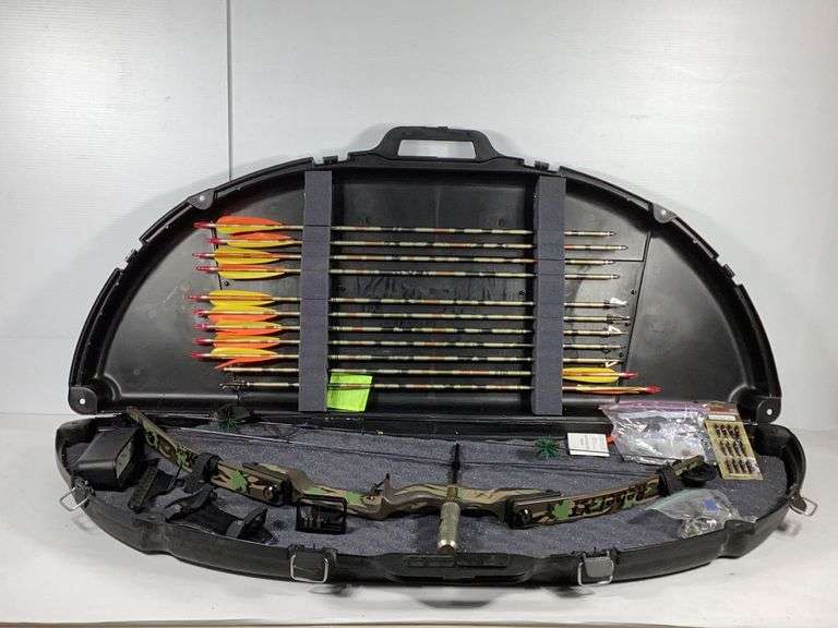 Hoyt Rebel XT Compound Bow w/ Field Locker Hardcase, Arrows