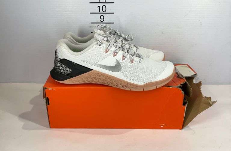New women’s Nike Metcon 4 size 7.5 shoes Hash Auctions