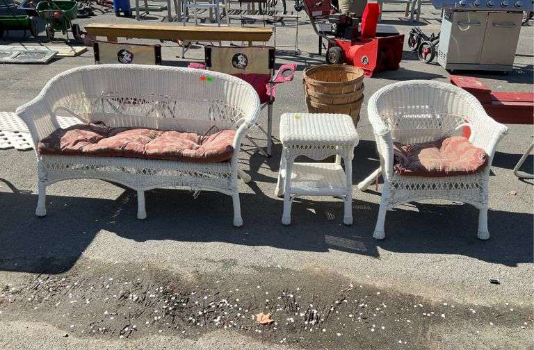 3pc wicker set some unraveling of wicker shown in pictures and the cushions have from rips also