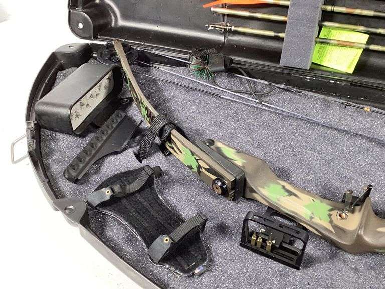 Hoyt Rebel XT Compound Bow w/ Field Locker Hardcase, Arrows