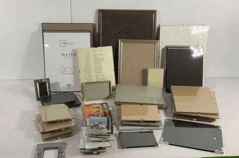Picture frames galore. 4x6,5x7,10x13,13x17.5 and more Hash Auctions