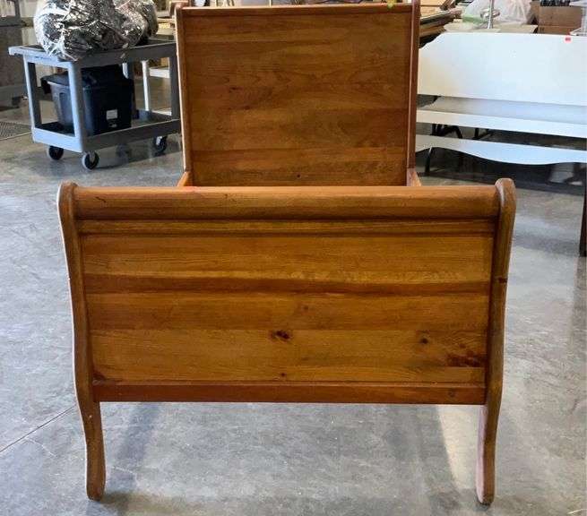 Early Yellow Pine Bed, twin size solid very nice bed here Hash Auctions