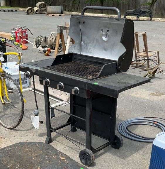 Charbroil three burner grill plus side burner and felt mat tested and
