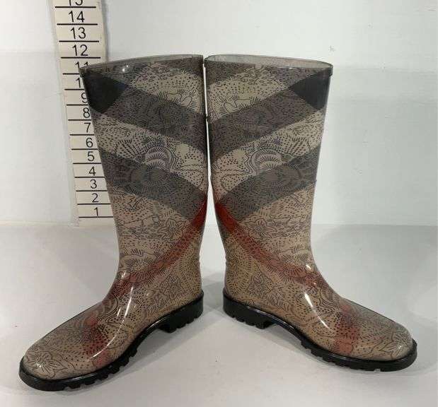Rain boots made in Italy, size 8.5 Hash Auctions