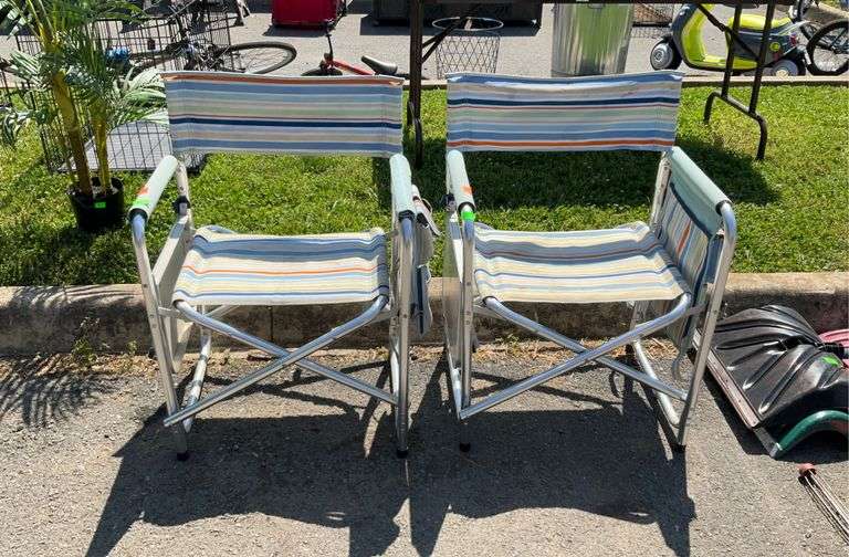 Pair of Picnic Time Folding Outdoor Chairs, aluminum framed has the