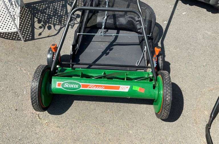 Scotts classic 20” Reel Mower, with grass catcher , like new condition