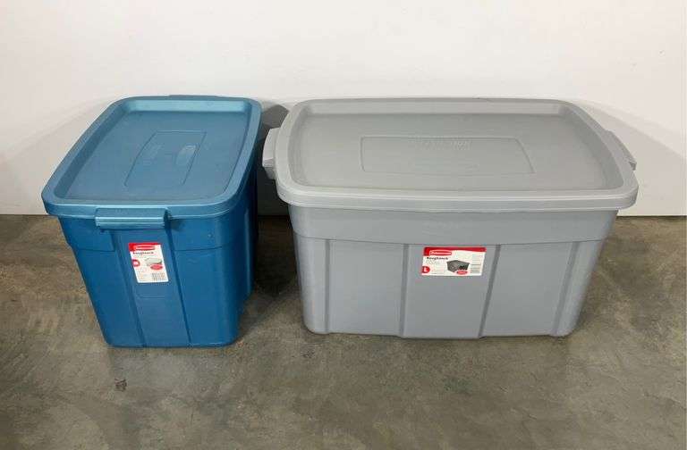 Two plastic storage totes, grey Rubbermaid Roughneck 31 gallon and a