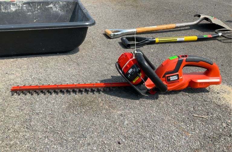 Black & Decker battery powered hedge trimmer Hash Auctions