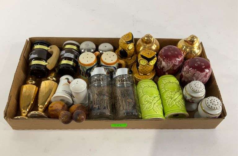 Salt and pepper shakers, some missing stoppers Hash Auctions