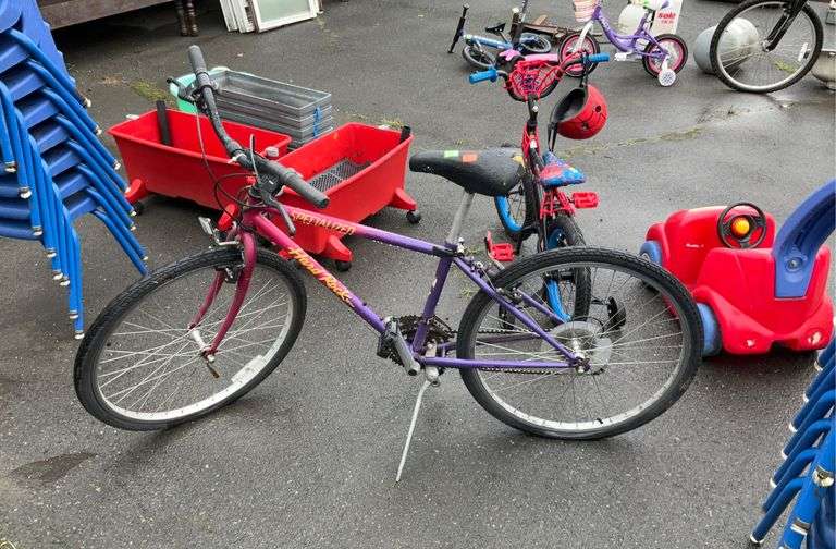 Hard Rock Ultra 7 speed bike. Tires need air Hash Auctions