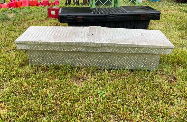 Aluminum Truck Ned tool box for full size truck, batwing style lids