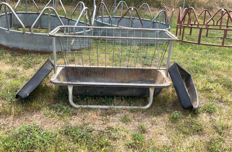 Small animal Bunk Feeder with hay rack attachment and two poly corner