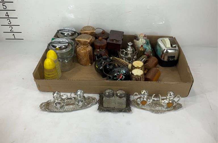 Salt and pepper shakers Hash Auctions