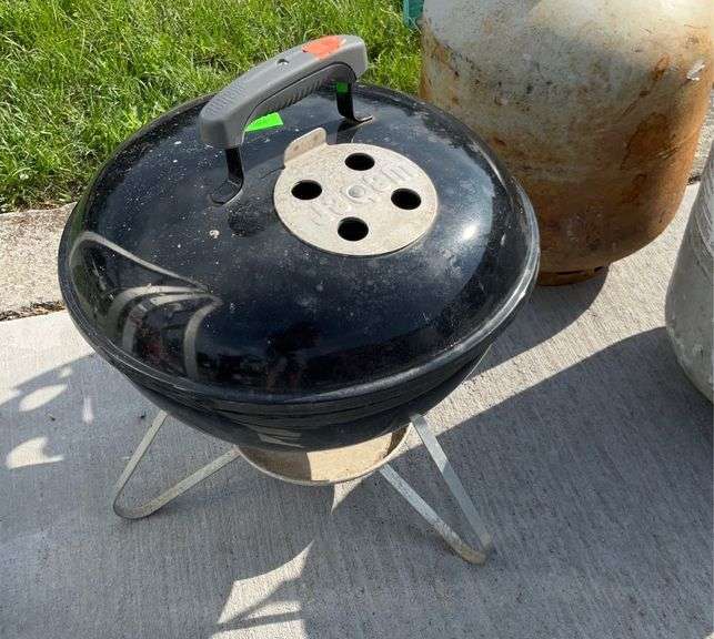 er charcoal tailgate grill 13” tall Hash Auctions