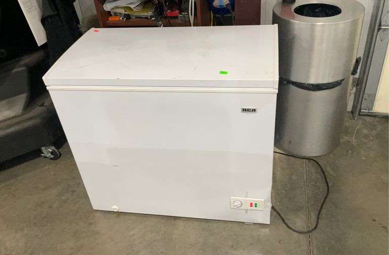 RCA freezer chest 37x21x33”. Works. Does show some cosmetic wear Hash