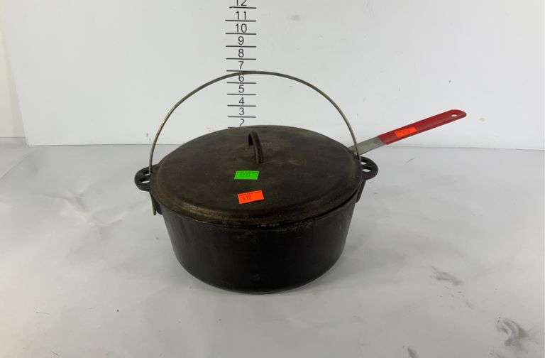 Cast iron Dutch oven with strainer Hash Auctions