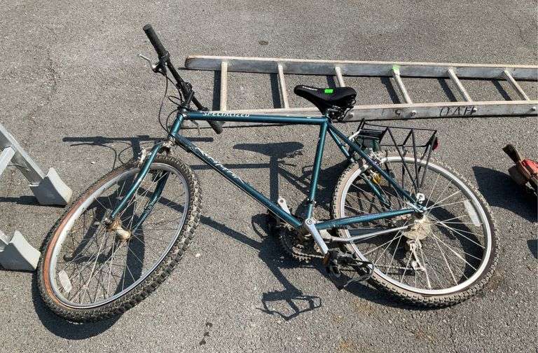 Specialized 21speed bike, tires need air(scL6) Hash Auctions