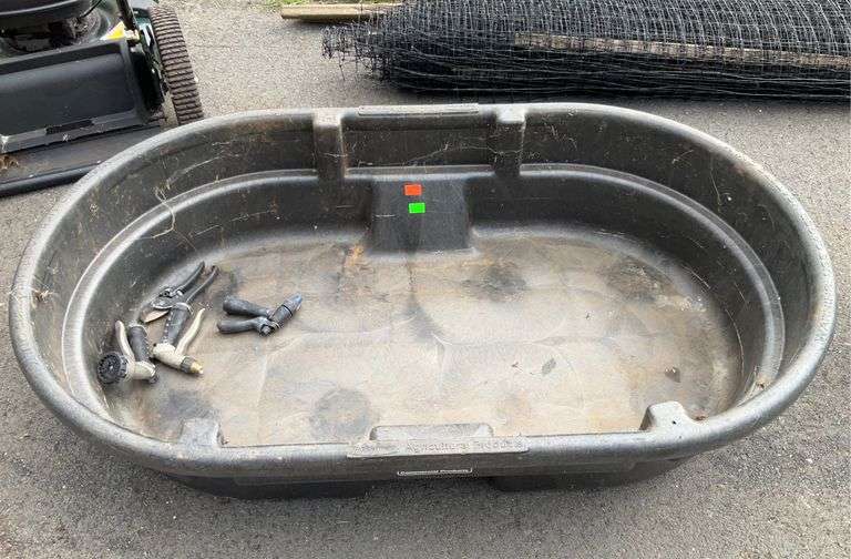 Rubbermaid agricultural products tub with hose attachments Hash Auctions