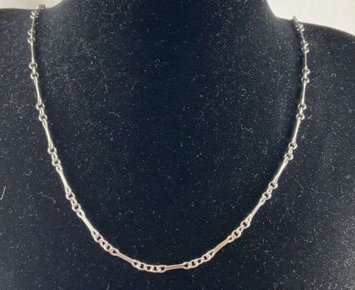 Sterling silver necklace 22in , 6.6g - Hash Auctions
