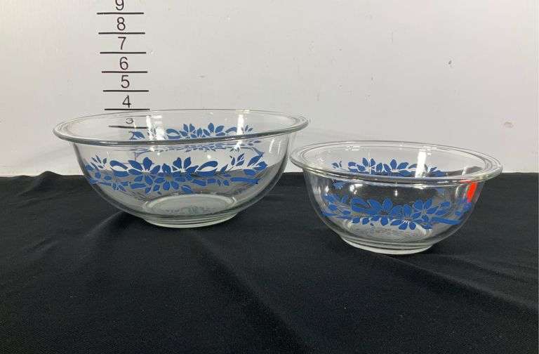 Pair of Pyrex nesting mixing bowls, blue floral ribbon pattern Hash