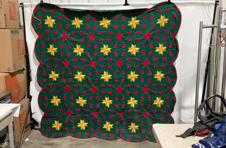 Holiday quilt, needs cleaned, 75”x83” Hash Auctions