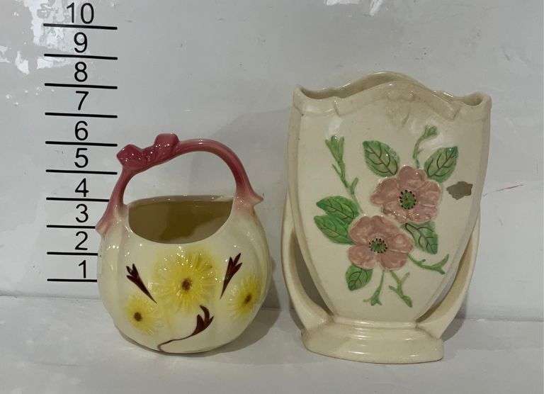 Hull flower handle vase and a Hull daisy basket. Hash Auctions