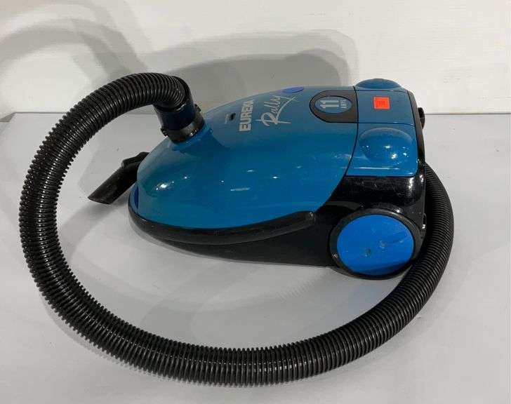 Eureka Rally 11 amp canister vacuum, powers on Hash Auctions