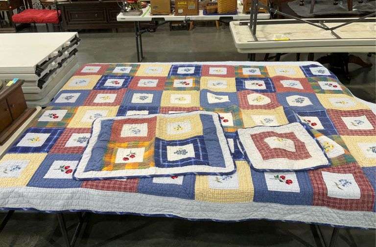 Quilt with two matching pillow cases, quilt is 67”x76.5”, needs cleaned