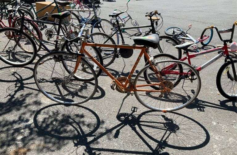 Fuji orange bike, tires dry rotted Hash Auctions