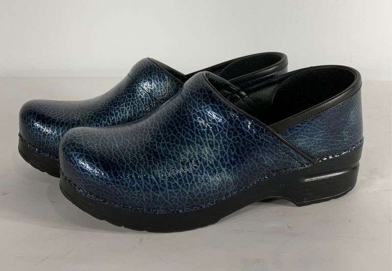Dansko size 38 slip on shoes. Hash Auctions