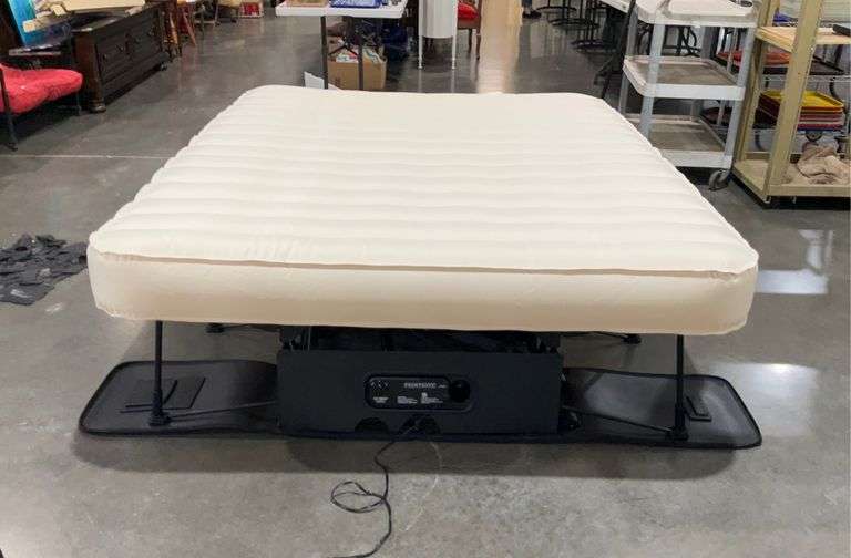 Frontgate travel air mattress with builtin case on wheels, queen sized, case lining is damaged