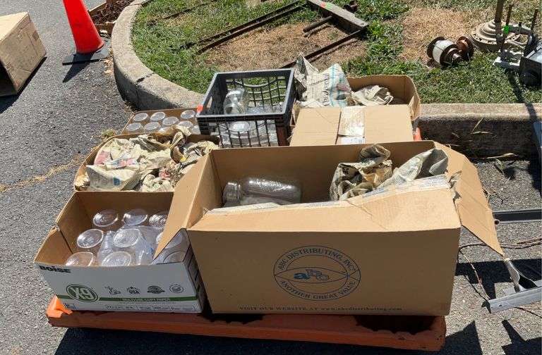 Pallet of canning jars in various sizes Hash Auctions