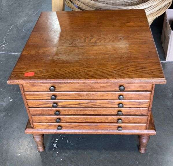 Oak Printing press drawer chest. 6 drawers. Cool piece 20x22x16” Hash