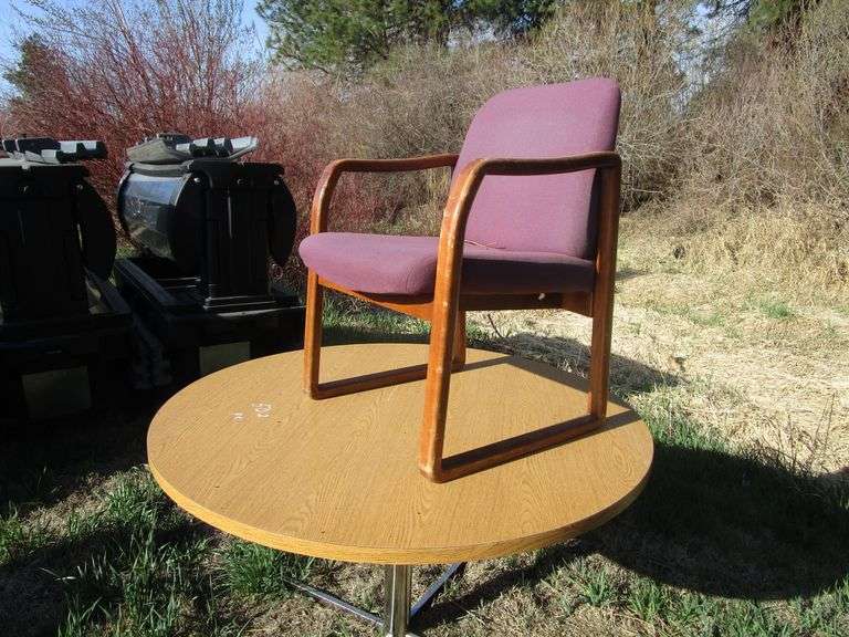 ROUND TABLE & CHAIR Heaverlo Northwest Auctions
