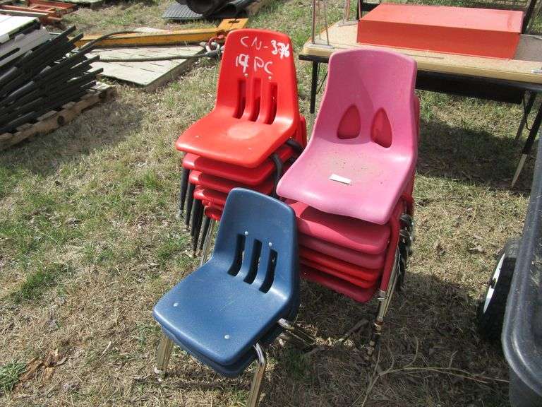 STACKING CHAIRS Heaverlo Northwest Auctions